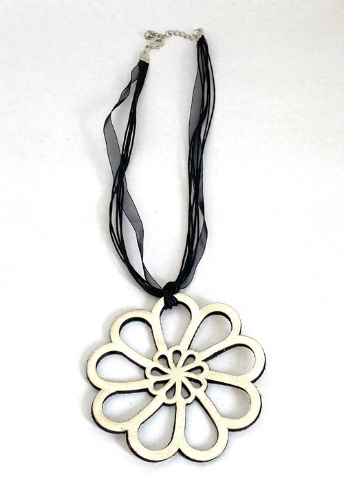 Day's Eye Ribbon and Lace Necklace