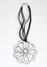 Day's Eye Ribbon and Lace Necklace