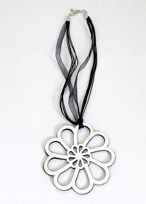 Day's Eye Ribbon and Lace Necklace