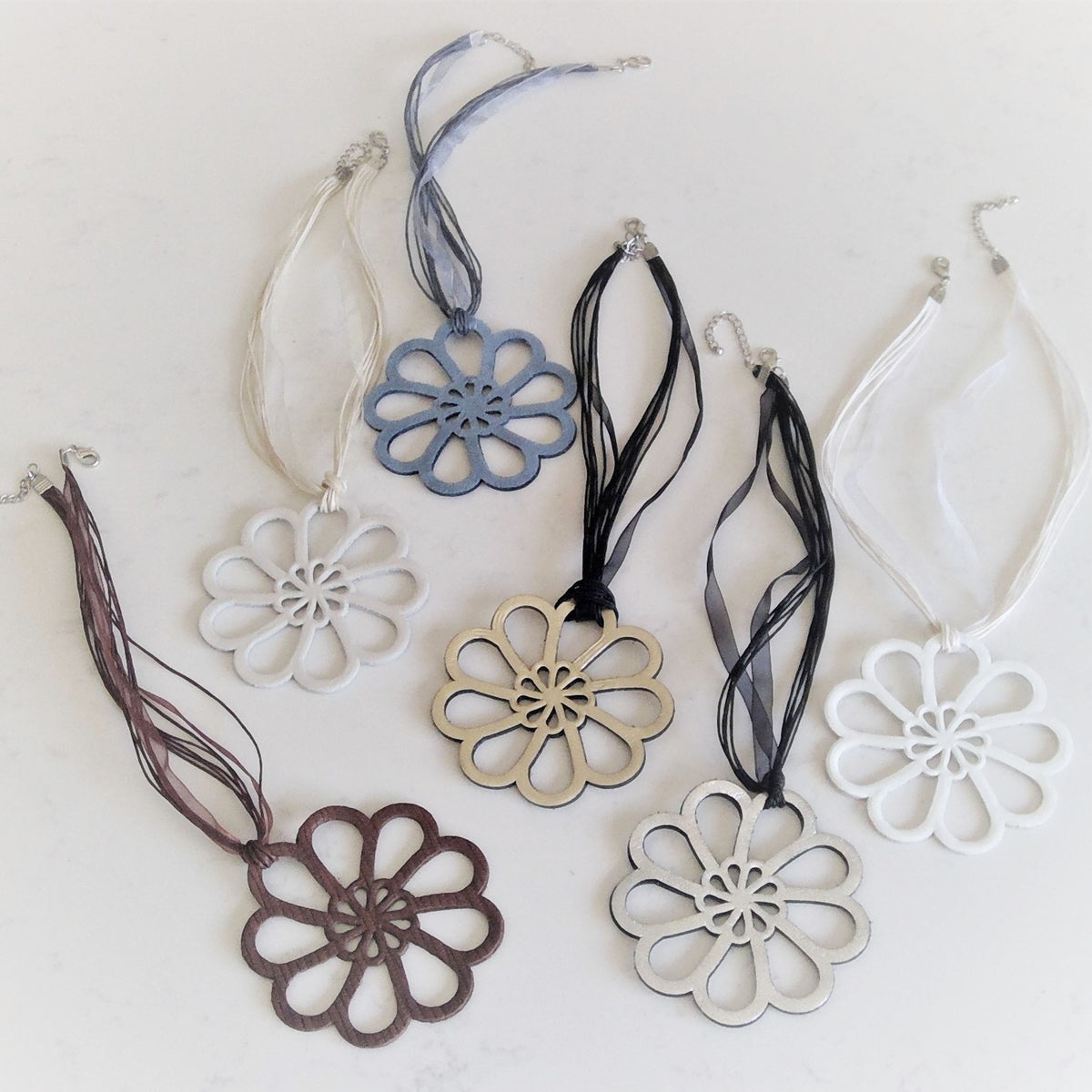 Day's Eye Ribbon and Lace Necklace