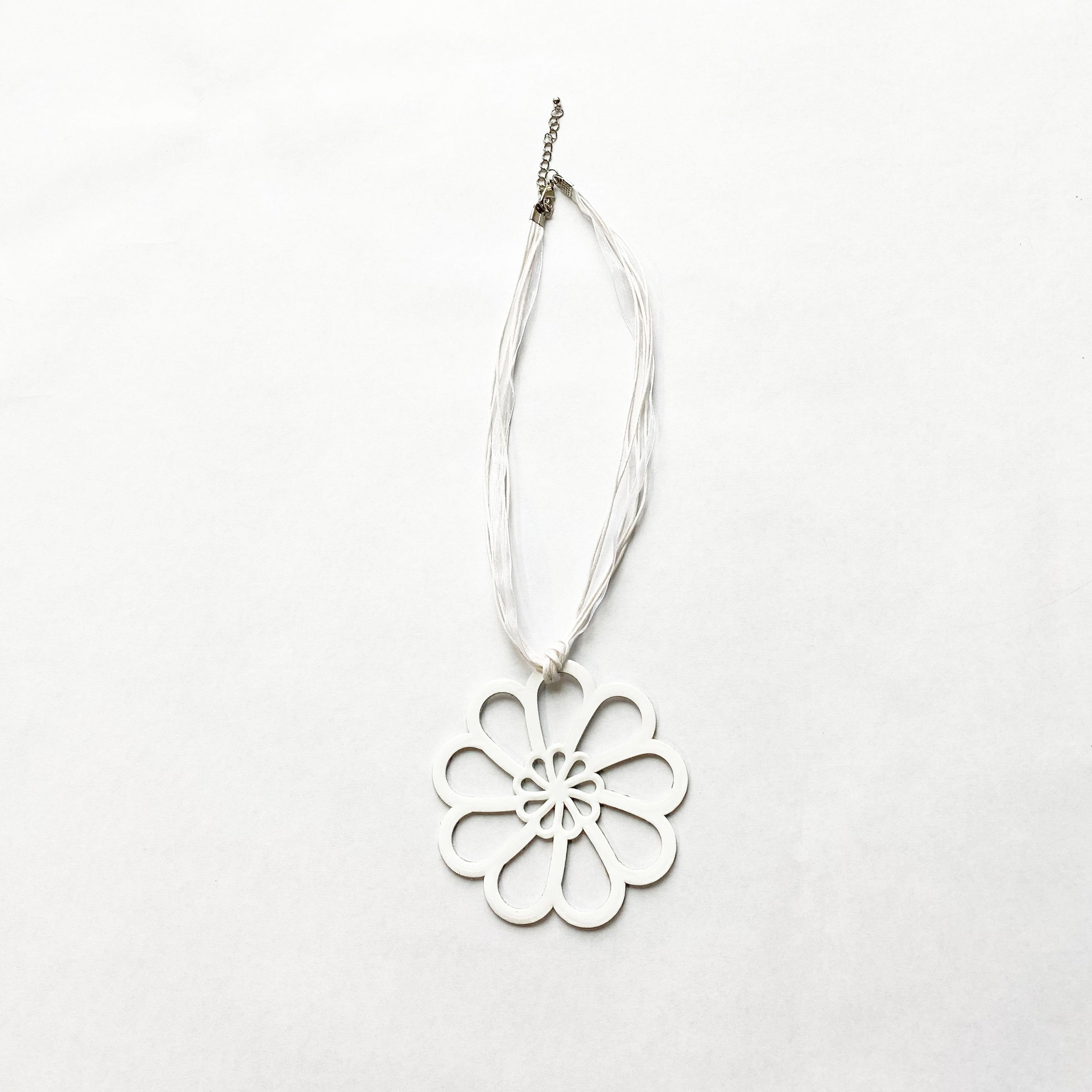 Day's Eye Ribbon and Lace Necklace