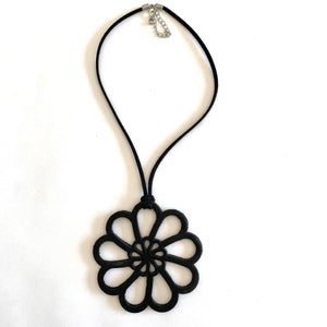 Day's Eye Ribbon and Lace Necklace